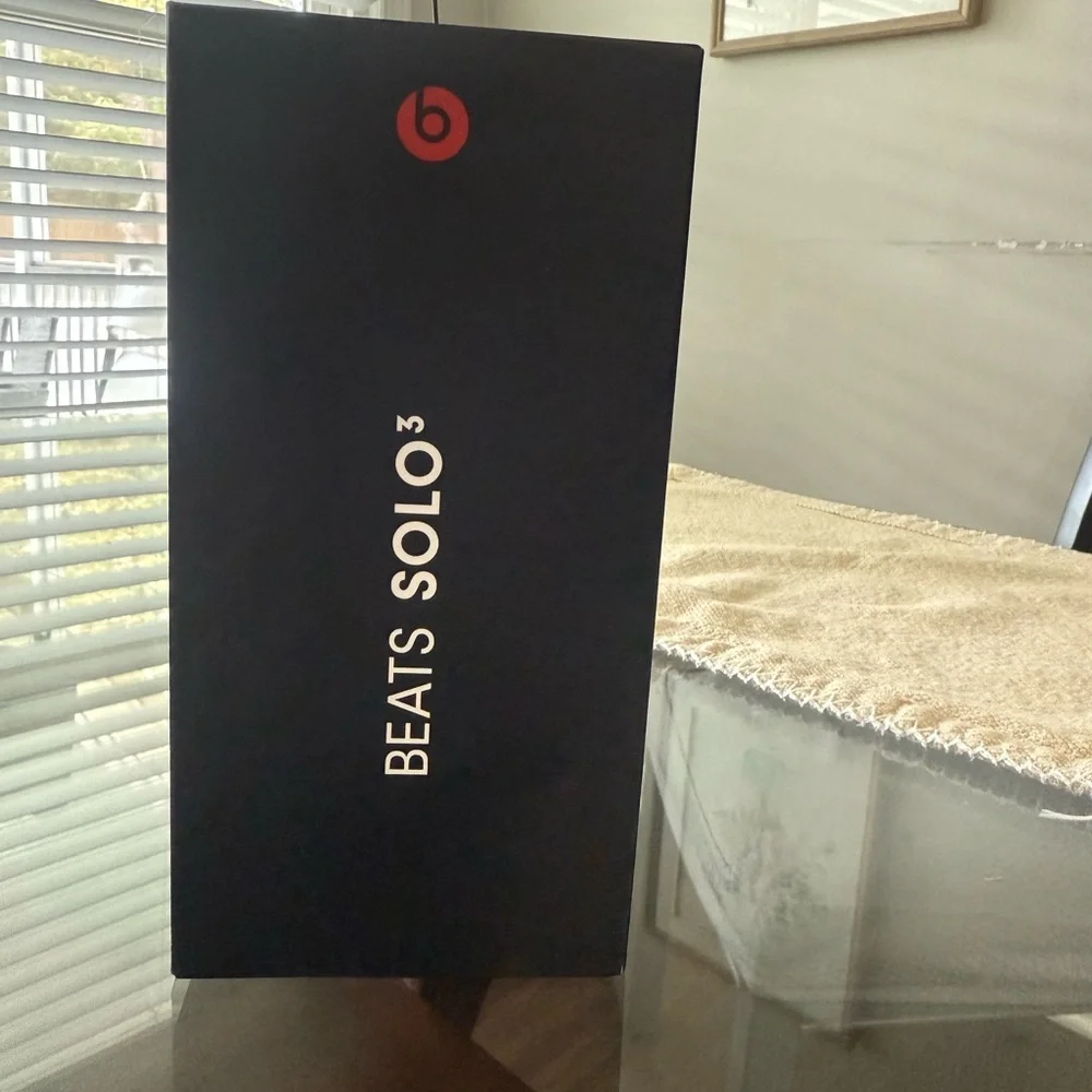 Beats by Dre Solo3 Wireless On-Ear Headphones - Pink - Picture 2 of 7